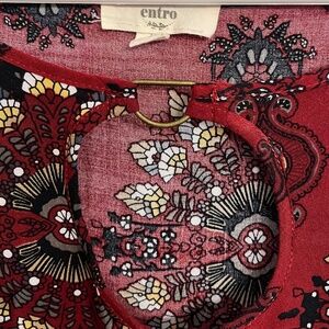 entro Keyhole Peekaboo Women's blouse in Maroon